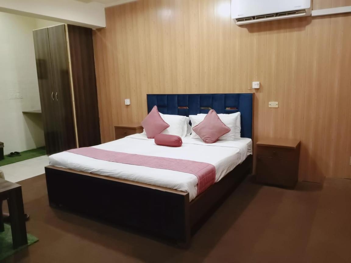 Westin Suites Lahore Habitación foto